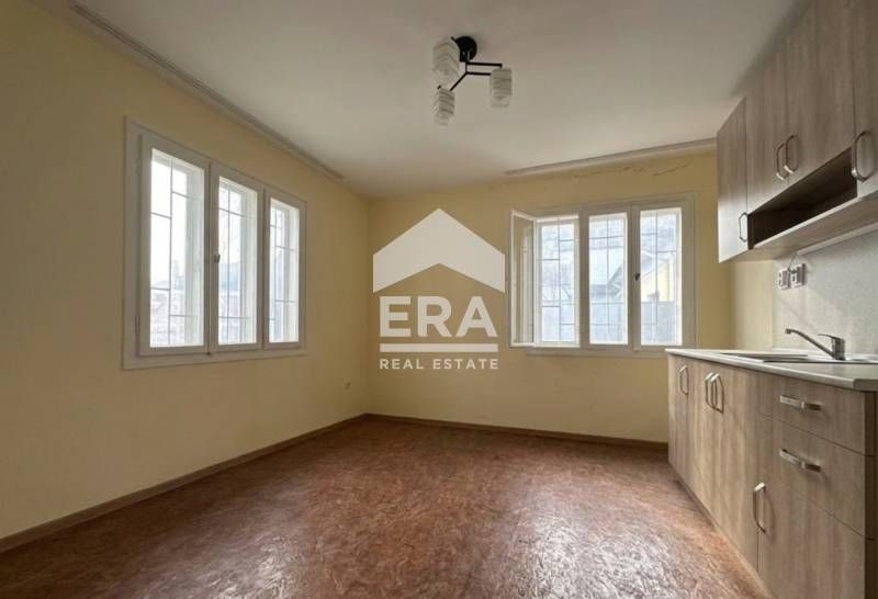 Продава се Къща в Силистра, Център - 102 кв.м за 550 €/кв.м - Снимка #1