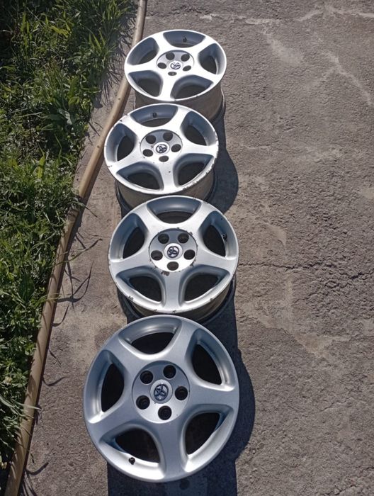 Продам диски на Toyota R16
