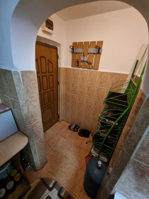 Apartament 2 camere zona 23 august etaj 2/4 36mp