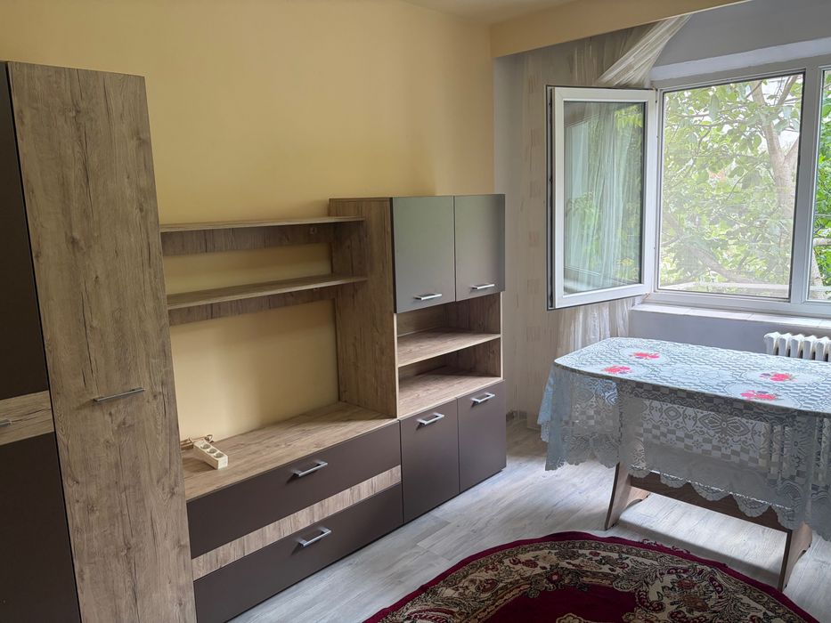 Ofer spre închiriere garsonieră în zona CET