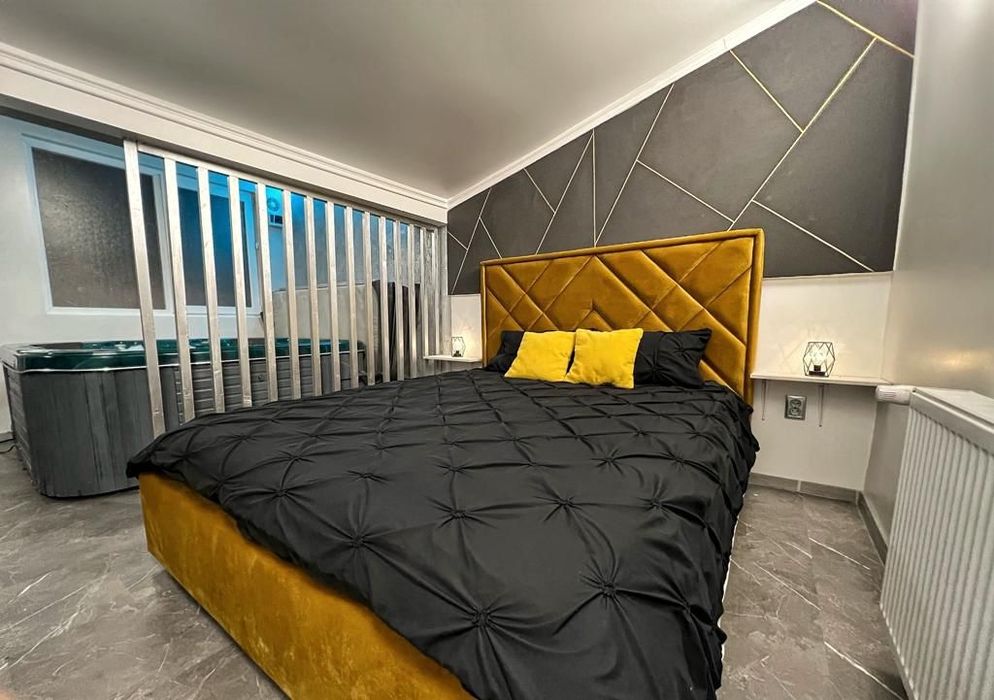 Apartament cu Jacuzzi Xxl Privat -  Pat Super King - Ultra-Central