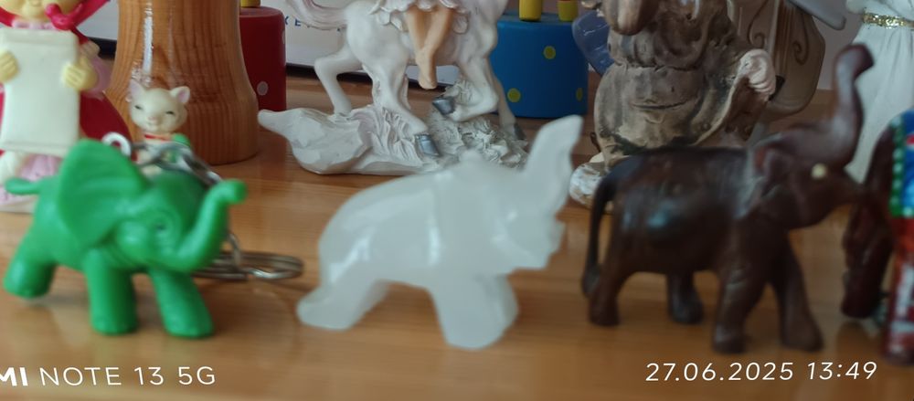 Останали последни бройки от колекцията на слончета