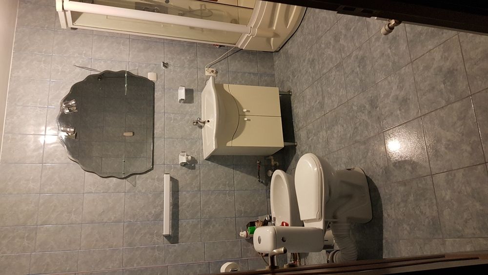 Apartament 4 camere -  semidecomandat  recompartimentat Zona Frumoasa