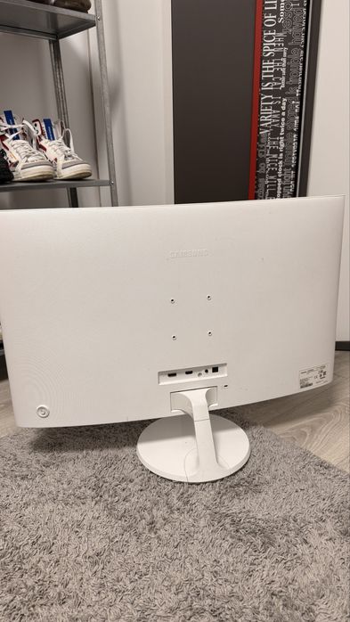 monitor Samsung LC32F391FW de 31,5”, curbat