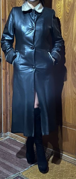 Продается жен. плащ из натуральной кожи с мехом, утепленный. ДЕШЕВО!