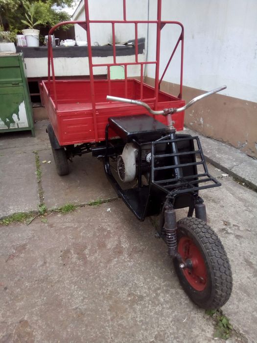 Moto rusească funcțională și schimb cu remorca auto
