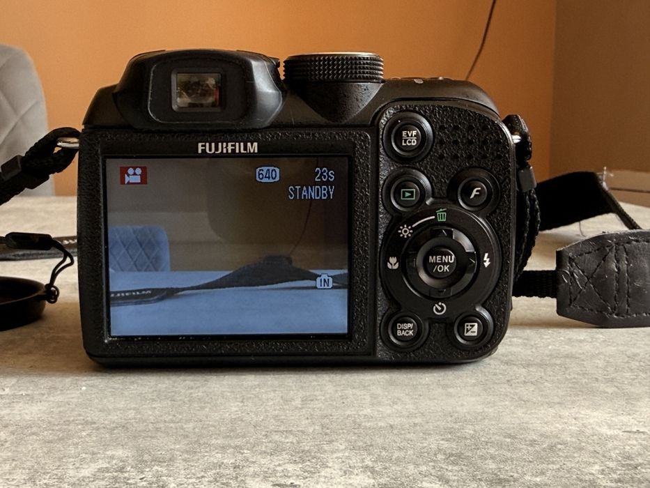 Дигитален фотоапарат Fujifilm FinePix с 12х Оптичен Зуум | Тестван + Карта памет
