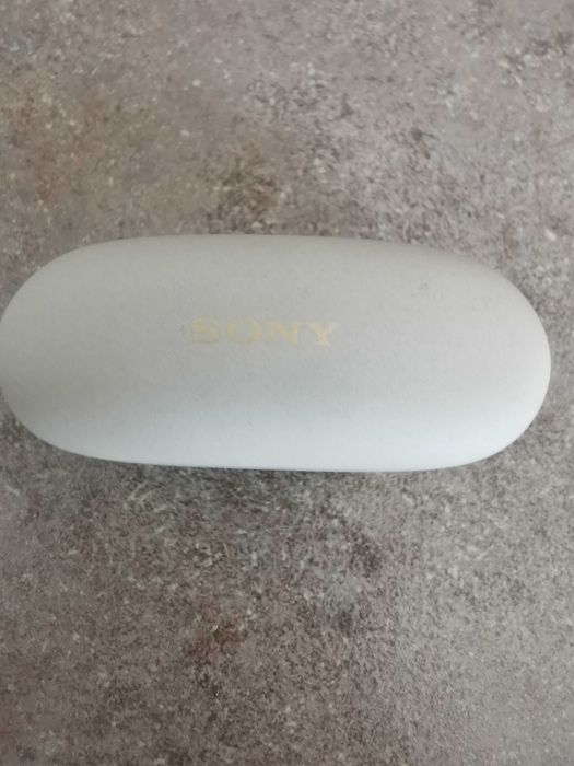 Продават се слушалки чисто нови са закупени са от Англия за 200£ паунда цена сегашна 100€