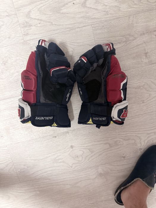 Хоккейные перчатки Bauer 1s