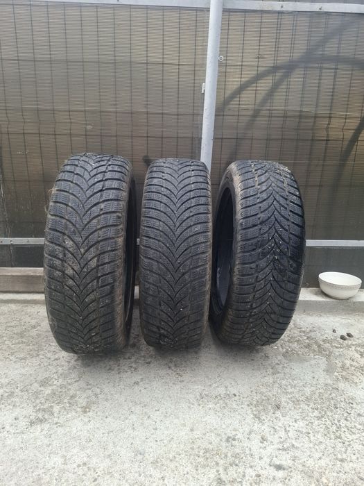 Vând anvelope  Victra Snow Maxxis