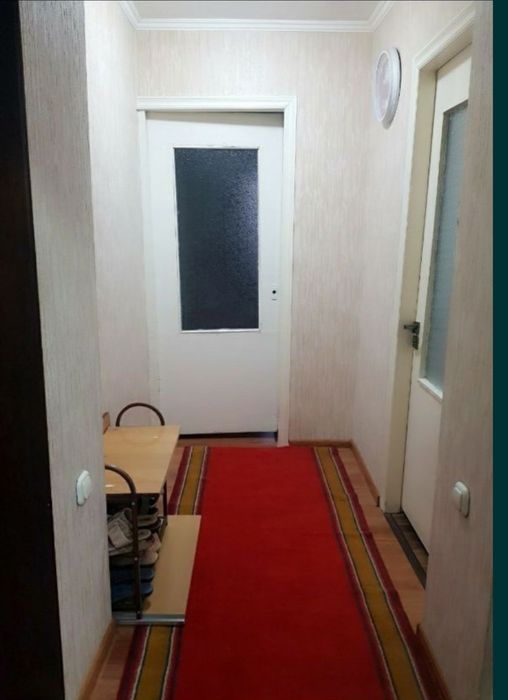 В центре Янгийуле 2 комнатная квартира продаётся