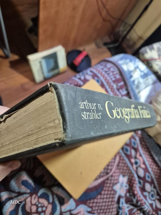 Vând cartea Geografia fizica