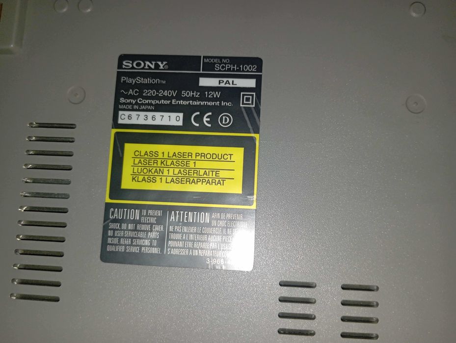 Consola Playstation 1, 2 controlere ca nou