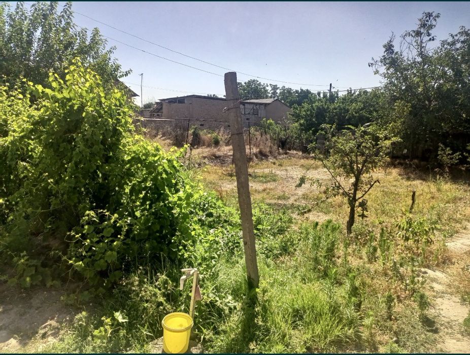 Turar joy hovli uchastka