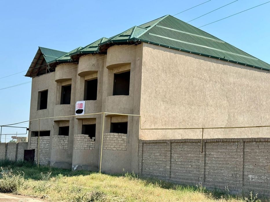 Hovli sotiladi juda yaxshi xolatda