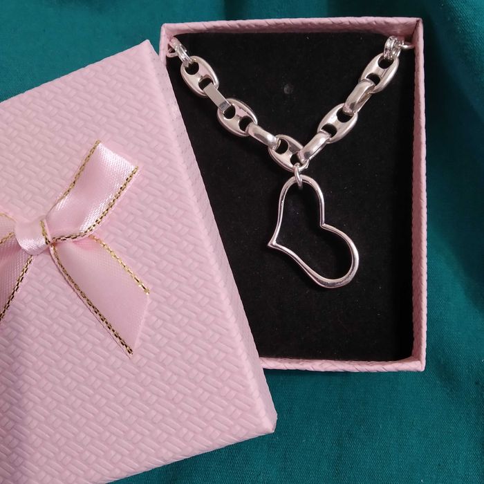 Нова,сребърна гривна със сърце и др. 15 модела.В подаръчна кутия.