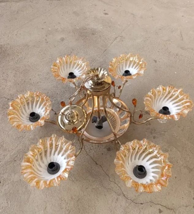 Срочно люстра сотилади