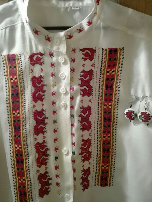 Риза с ръчно-избродирана шевица + обеци с шевица