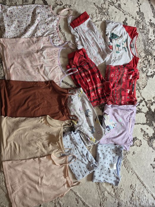 Lot pijamale  si maieuri fetite 4-5ani stare foarte buna
