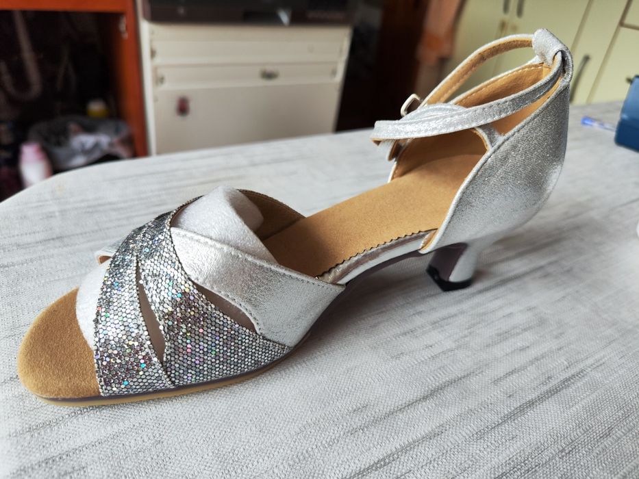 Елегантни дамски обувки 38 номер