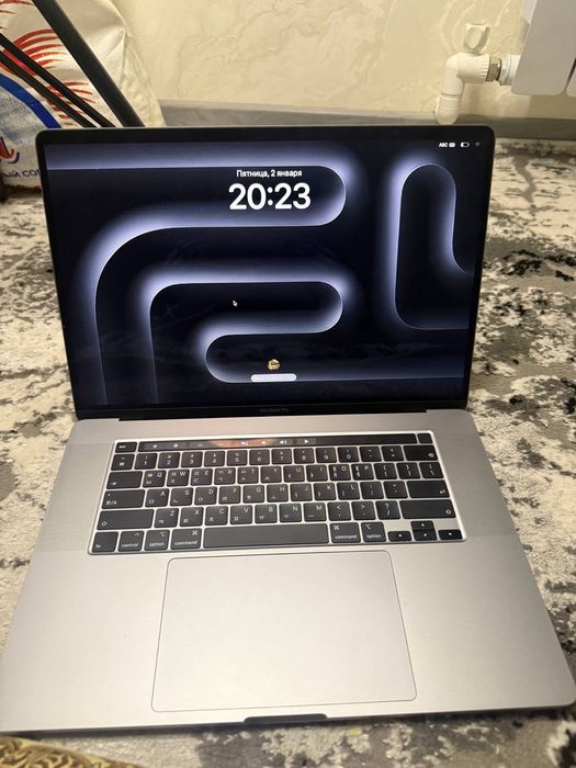 MacBook Pro i7 16/512