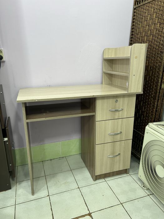 Стол для мастера маникюра