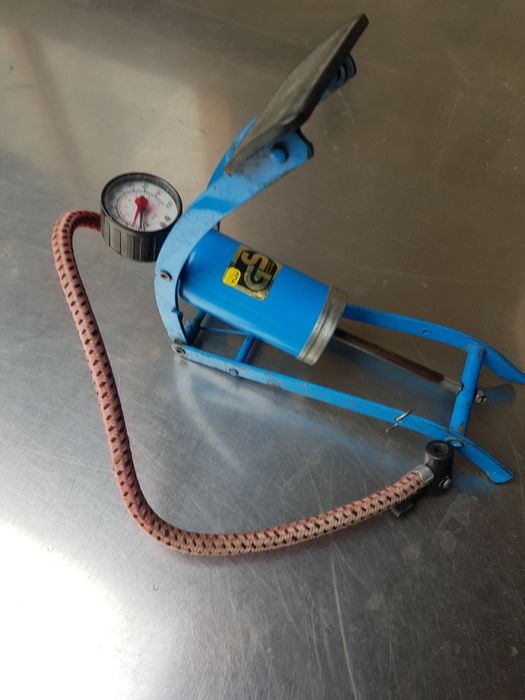 Pompă auto de picior