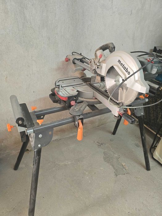 Професионален потапящ циркуляр Metabo KGS 315 Plus + работна маса