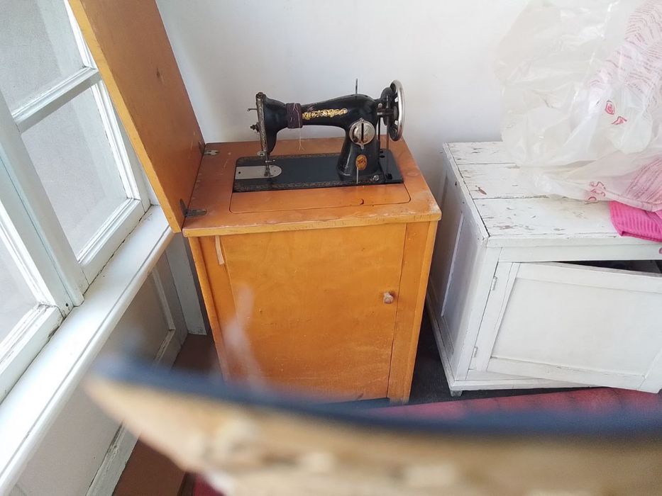 Швейная машинка антикварная