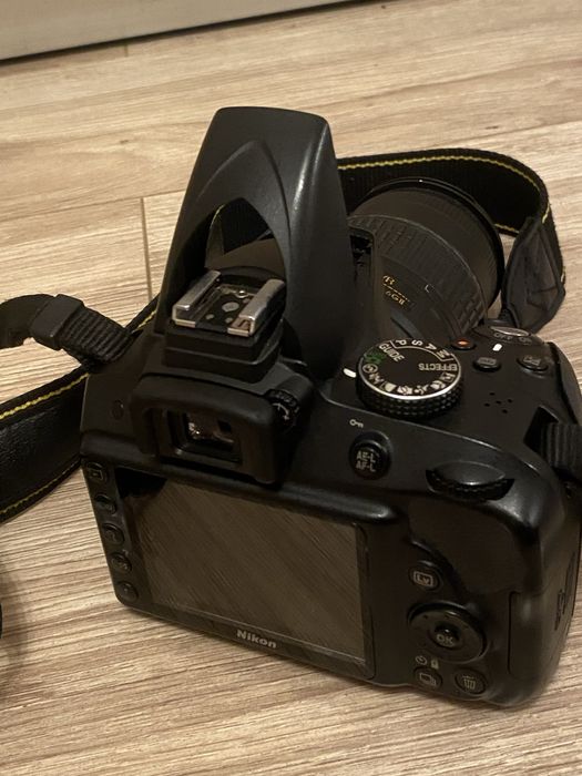 Aparat foto DSLR Nikon D3300, 24.2MP + Obiectiv 18-55 + card + geantă