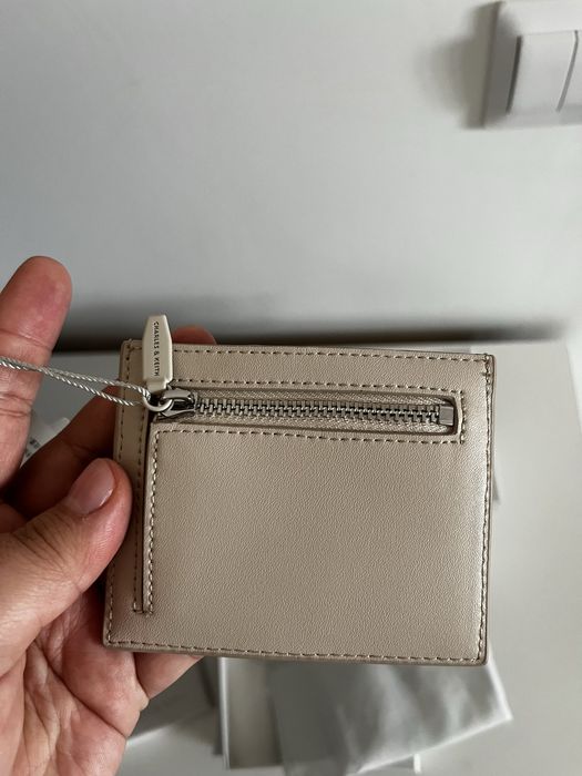 Продам картхолдер Charles & Keith