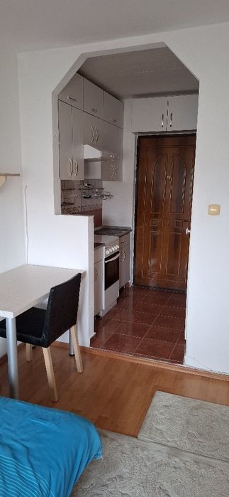 Închiriez garsonieră 15mp utili