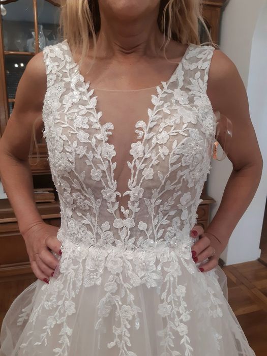 Rochie de mireasa si rochii pt domnisoare de onoare