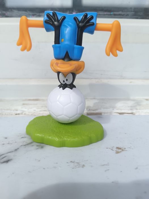 Продам редкую игрушку Daffy Duck