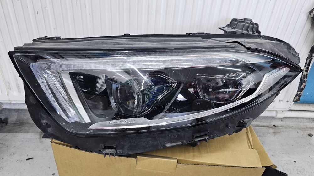 Far stanga Mercedes CLS W257