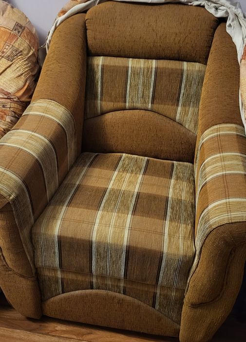 Vând 2 fotolii stare foarte bună , aproape noi.