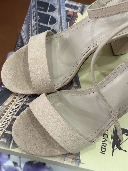 Босоножки 10.000