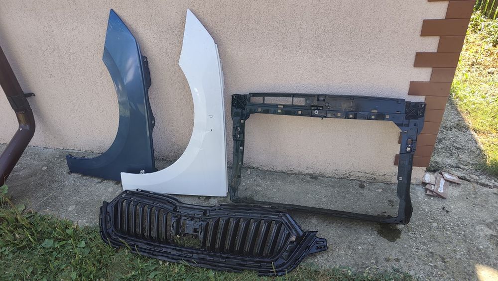 Trager aripa grila bara Skoda Octavia 4