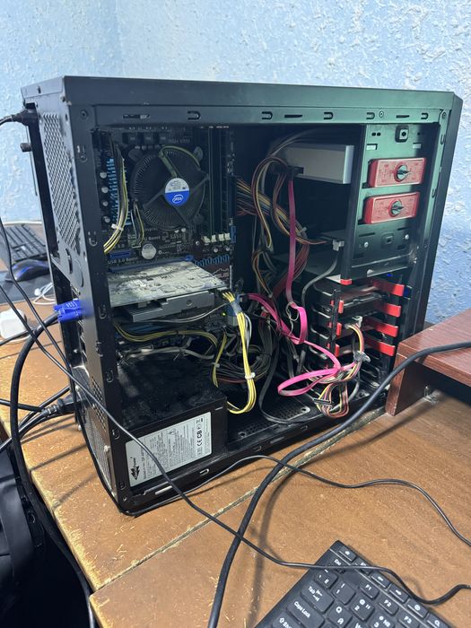 Kompyuter komplekti sotiladi