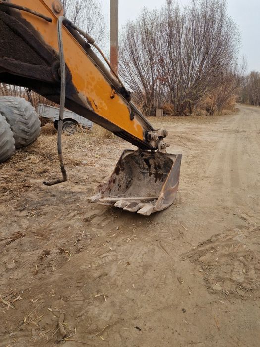 Hunday ekskvator sotiladi