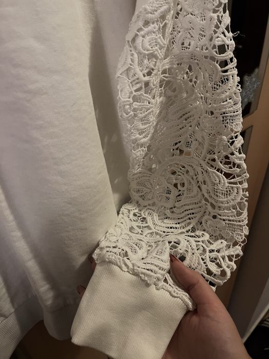 Bluza cu model la maneci