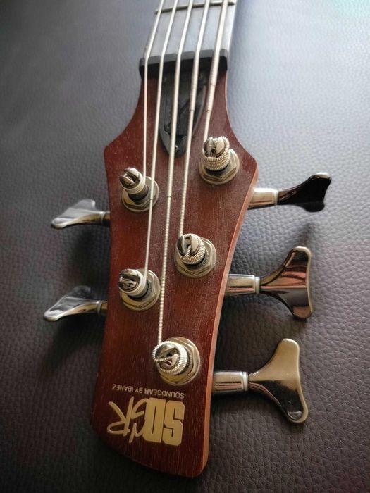 Петструнен бас Ibanez SR505