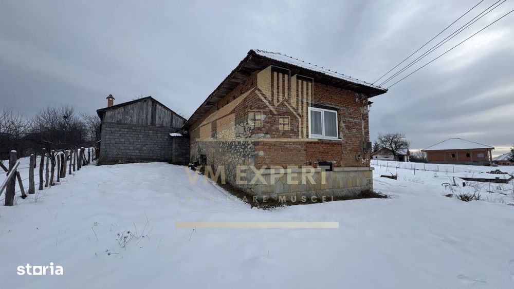 Casă 4 Camere Teren 3038 Mp Albeștii  De Muscel
