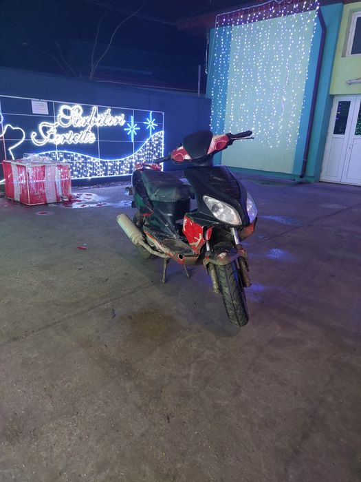 Vând /schimb scuter 4t