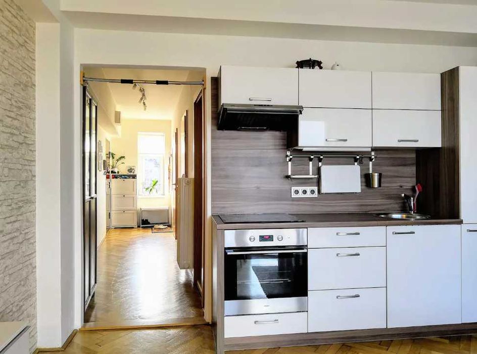 Дава се под наем Едностаен апартамент в Пловдив, Младежки Хълм - 33 кв.м за 183.6 € - Снимка #1