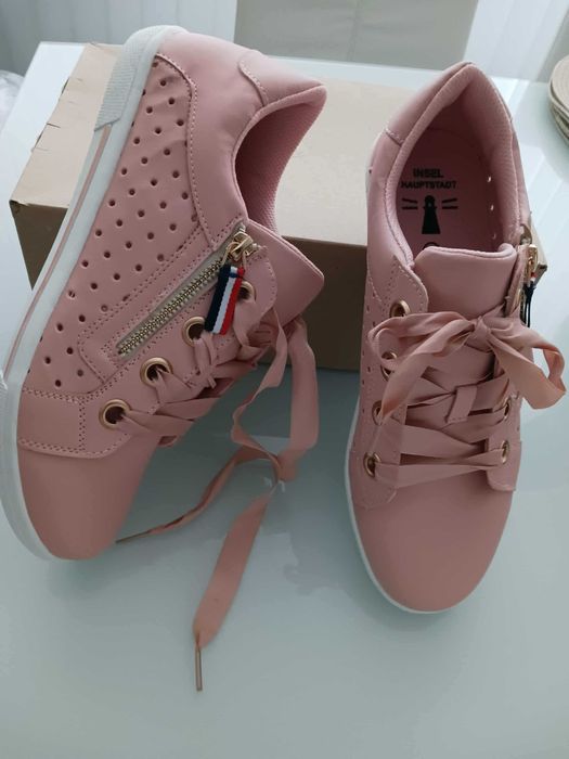 Бели кецове Adidas, естествена кожа, стелка 26см-  135лв