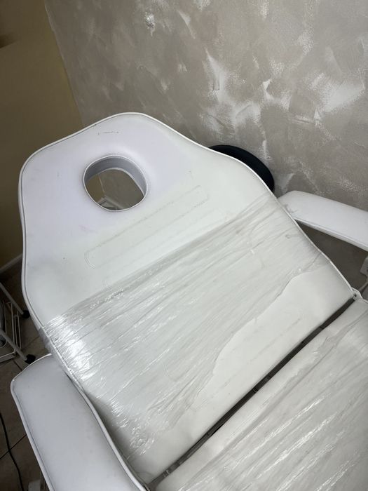 Козметична кушетка бяла