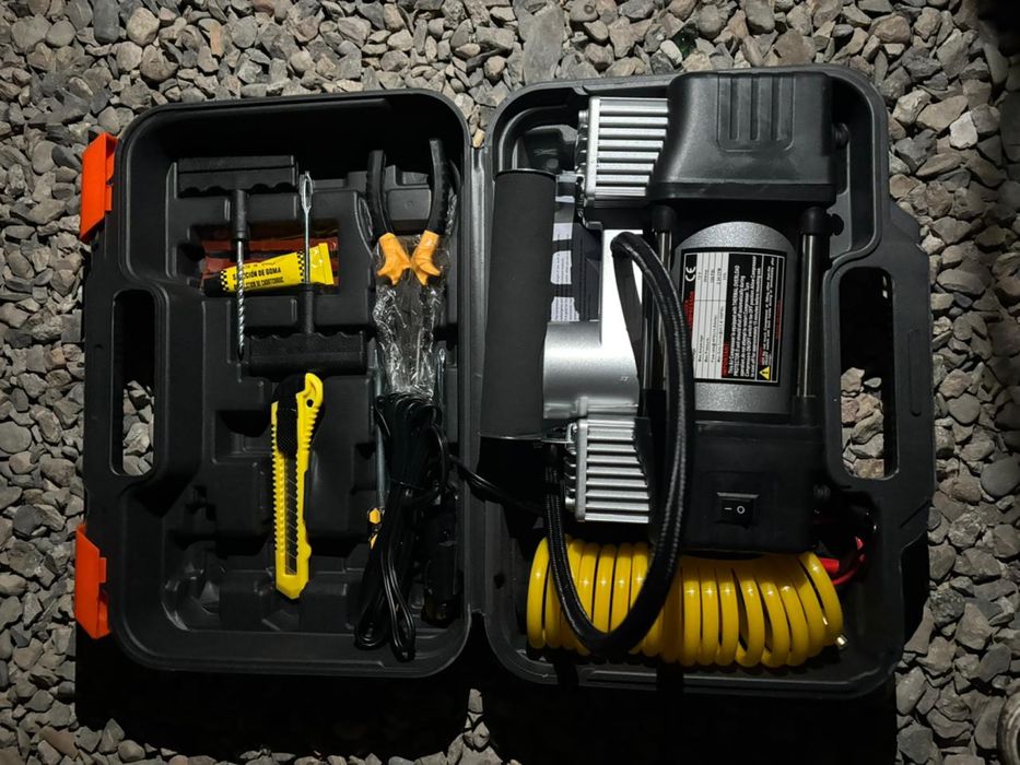 Автомобильный компрессор 12V + набор для ремонта шин