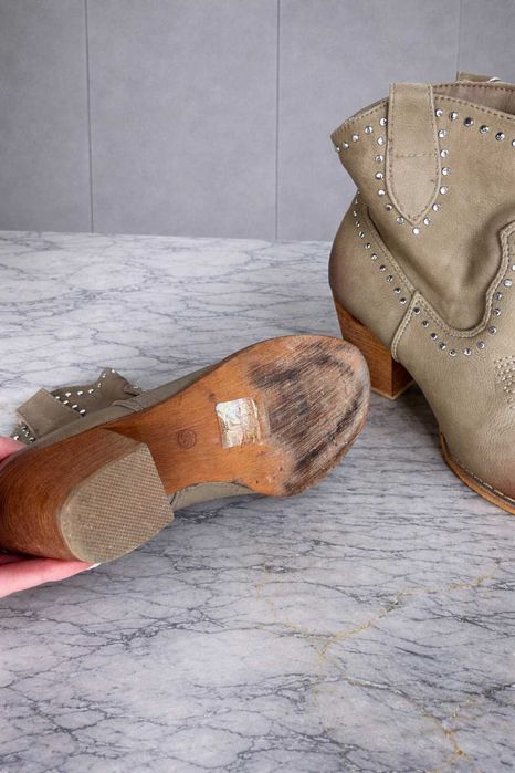 нови каубойски дамски боти бежов цвят кафяв връх на нисък ток с капси от естествена кожа и дървен нисък ток размер 36