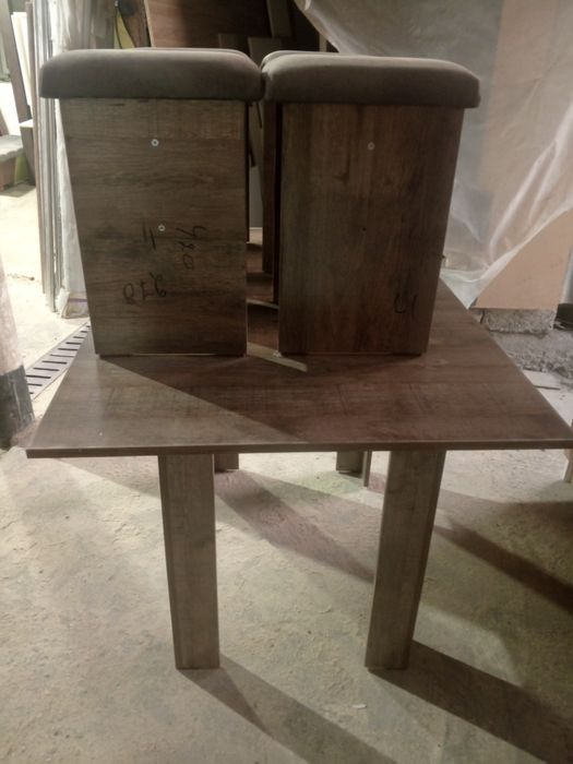 Продам кухонный стол.